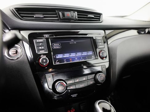 Used 2021 Nissan Rogue Sport SV image 25