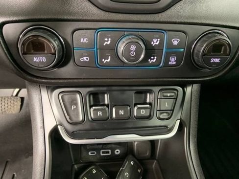 Used 2018 GMC Terrain Denali w/ Advanced Safety Package AWD/4WD image 26