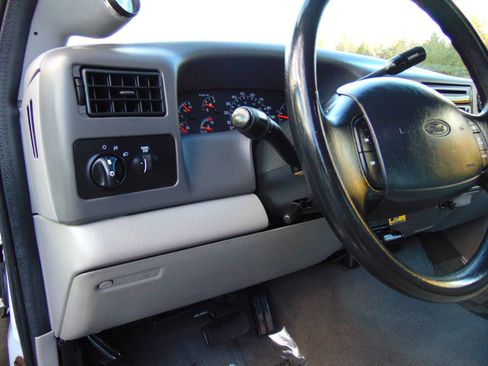 Used 2000 Ford F250 XLT image 18