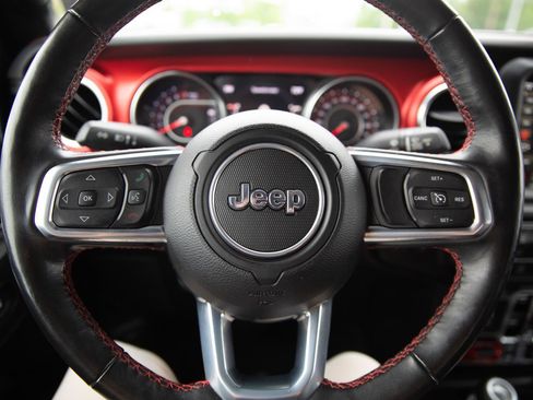 Used 2022 Jeep Gladiator Rubicon w/ Cold Weather Group AWD/4WD image 14