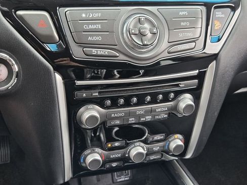 Used 2019 Nissan Pathfinder SV AWD/4WD image 20