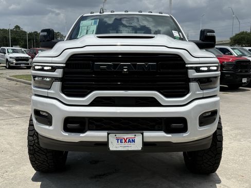 New 2026 RAM 2500 Laramie AWD/4WD image 7