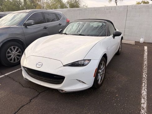 Used 2016 MAZDA MX-5 Miata Sport RWD image 2