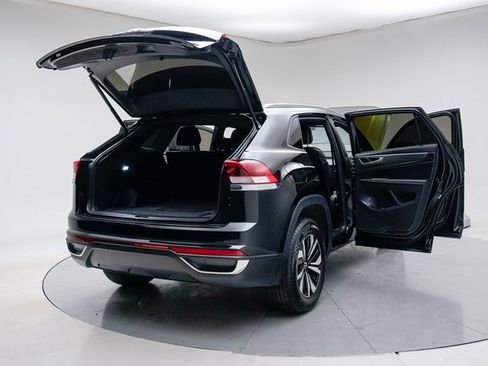 Used 2024 Volkswagen Atlas Cross Sport SE image 26