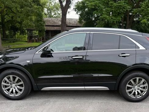 Used 2019 Cadillac XT4 Premium Luxury w/ Cold Weather Package FWD image 10