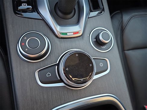 Used 2021 Alfa Romeo Stelvio Ti w/ Nero Edizione image 24