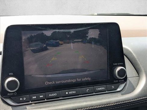 Used 2023 Nissan Rogue SV FWD image 10
