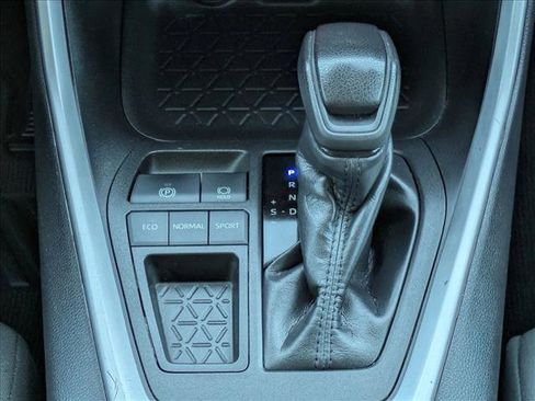 Used 2022 Toyota RAV4 XLE image 12