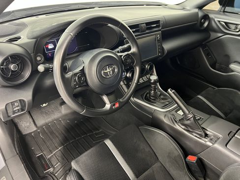 Used 2023 Toyota GR86 Premium image 17