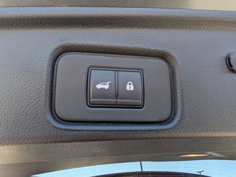 Certified 2025 Nissan Pathfinder Platinum image 31