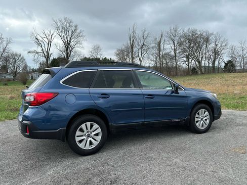 Used 2019 Subaru Outback 2.5i Premium image 7