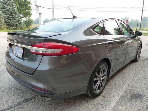 Used 2017 Ford Fusion SE w/ Equipment Group 201A FWD image 12