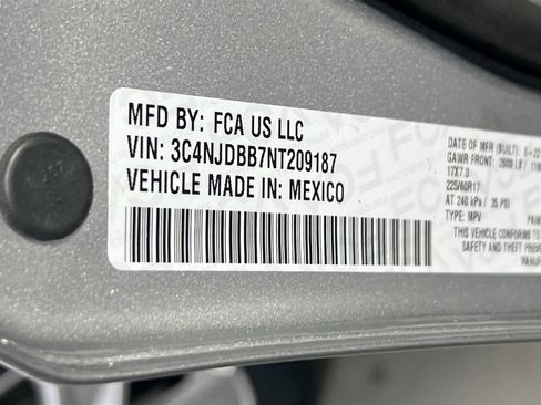 Used 2022 Jeep Compass Latitude AWD/4WD image 29