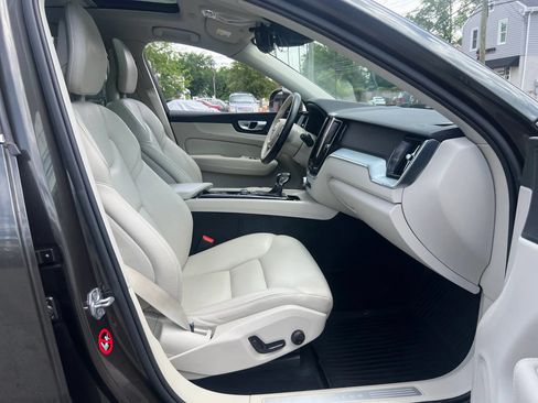 Used 2018 Volvo XC60 T6 Momentum w/ Convenience Package AWD/4WD image 32