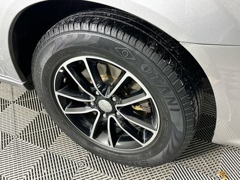 Certified 2019 Dodge Grand Caravan GT image 38