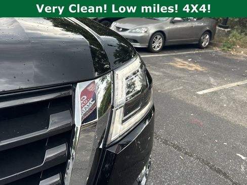 Used 2024 Nissan Armada SL w/ Captain's Chairs Package image 13