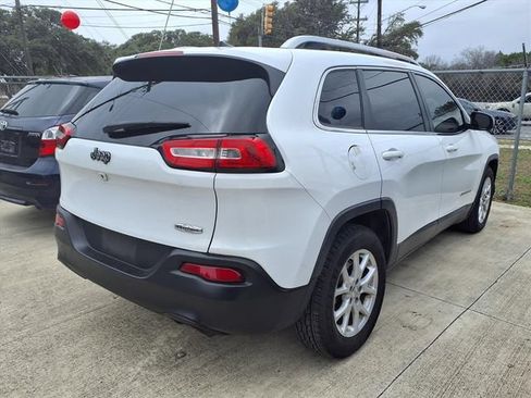 Used 2016 Jeep Cherokee Latitude FWD image 4