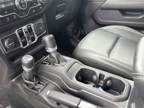 Used 2022 Jeep Gladiator Overland w/ Popular Equipment Package AWD/4WD image 8