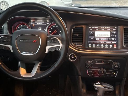 Used 2016 Dodge Charger SXT image 3