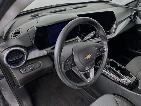 Used 2024 Chevrolet Trax LT w/ Driver Confidence Package FWD image 23