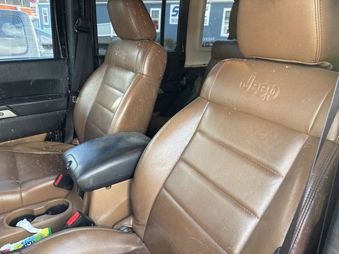 Used 2012 Jeep Wrangler Unlimited Sahara w/ Dual Top Group image 9