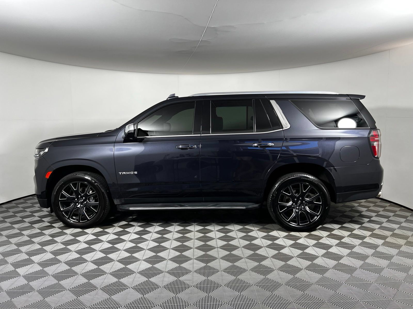 Used 2023 Chevrolet Tahoe Premier AWD/4WD image 9