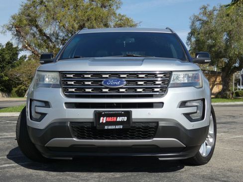 Used 2017 Ford Explorer XLT w/ Equipment Group 202A image 16