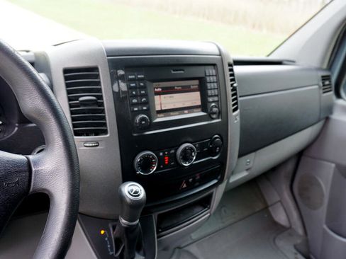 Used 2016 Mercedes-Benz Sprinter 2500 image 16