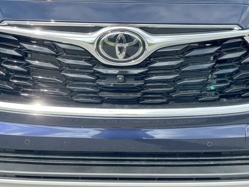 Used 2026 Toyota Highlander Platinum AWD/4WD image 19