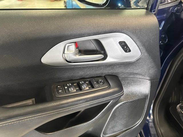 Used 2019 Chrysler Pacifica Limited w/ Advanced Safetytec Group FWD image 41