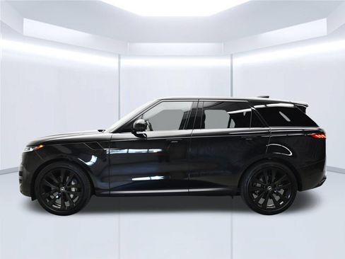 Used 2025 Land Rover Range Rover Sport SE AWD/4WD image 2