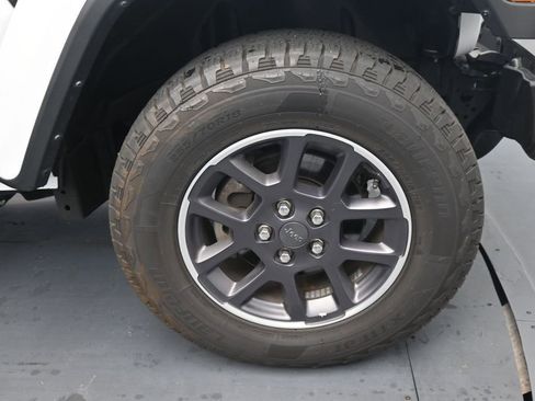 Used 2023 Jeep Gladiator Overland AWD/4WD image 13