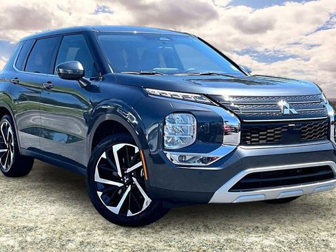 Used 2024 Mitsubishi Outlander SE AWD/4WD image 1