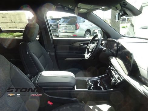 New 2026 Chevrolet Traverse LT image 16