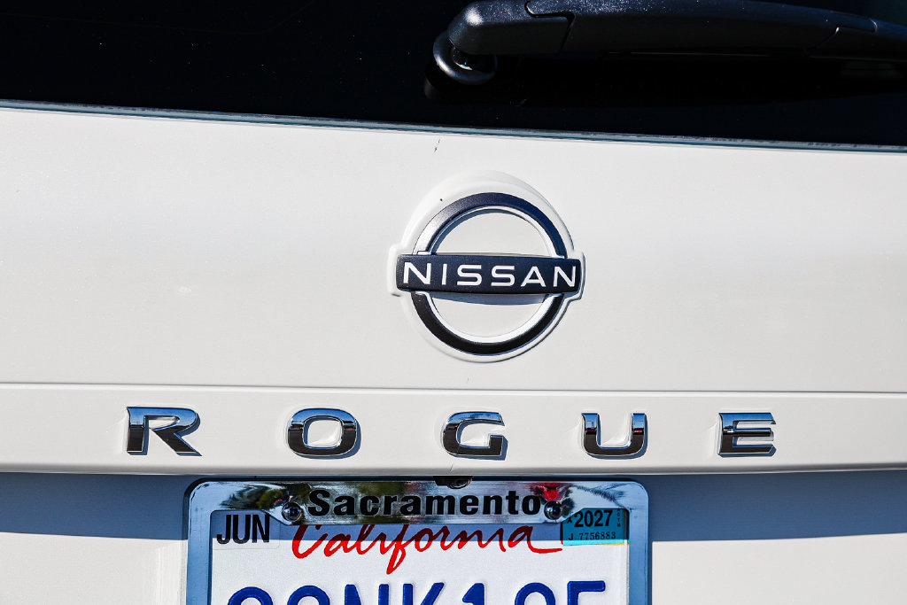 Used 2023 Nissan Rogue SV FWD image 12