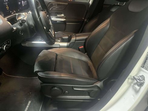 Used 2022 Mercedes-Benz GLB 250 4MATIC image 14