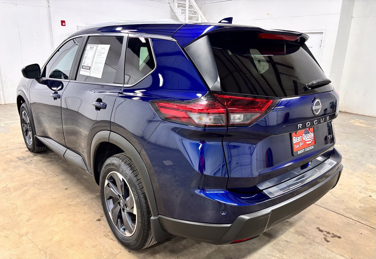 Used 2024 Nissan Rogue SV w/ SV Premium Package FWD image 4