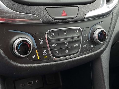 Used 2020 Chevrolet Equinox LT image 22