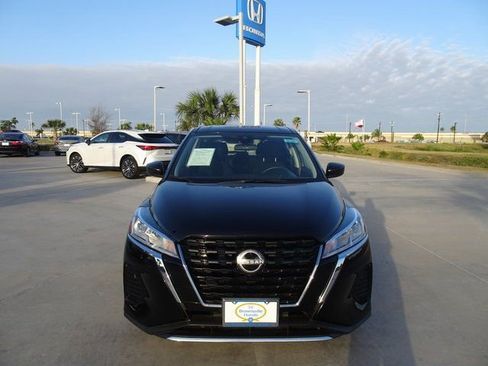Used 2024 Nissan Kicks S image 2