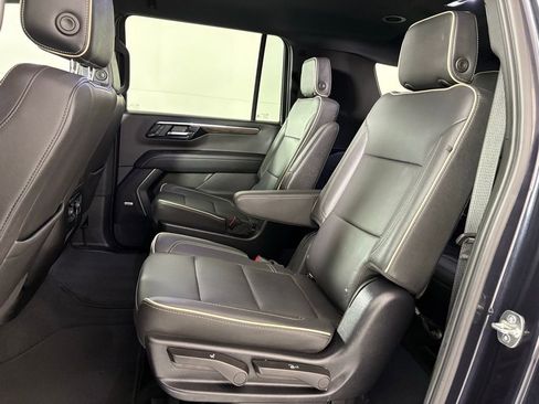 Used 2025 Chevrolet Suburban Premier image 42