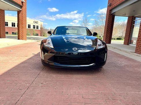 Used 2016 Nissan 370Z Coupe RWD image 2