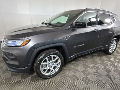 Used 2023 Jeep Compass Latitude AWD/4WD image 6