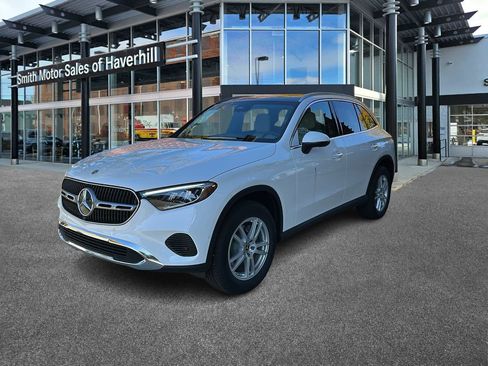 Used 2025 Mercedes-Benz GLC 300 4MATIC image 3