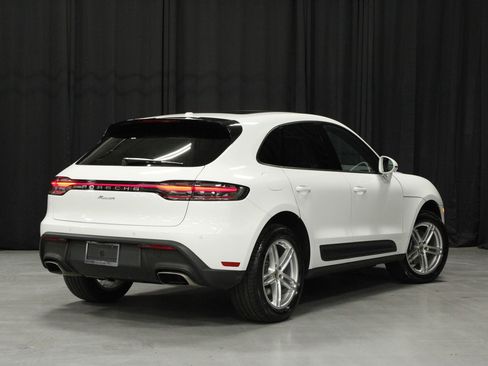 Certified 2025 Porsche Macan AWD/4WD image 11