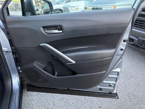 Used 2025 Toyota Corolla Cross XLE FWD image 12