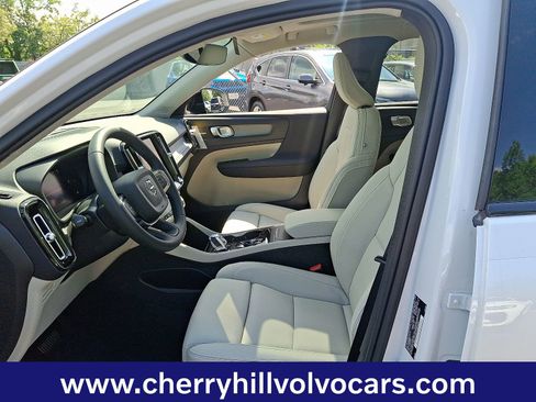 Certified 2025 Volvo XC40 B5 Ultra w/ Protection Package Premier image 14