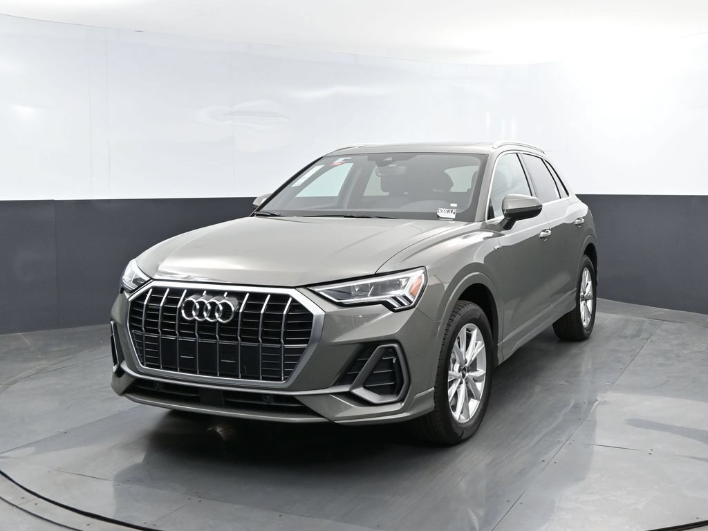 Used 2025 Audi Q3 2.0T Premium w/ Convenience Package AWD/4WD image 2