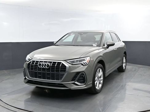 Used 2025 Audi Q3 2.0T Premium w/ Convenience Package AWD/4WD image 2