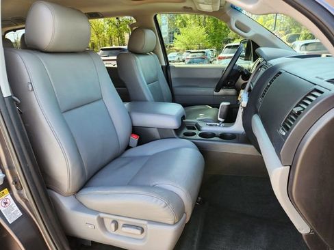 Used 2017 Toyota Sequoia Limited w/ Safety & Convenience Package image 22