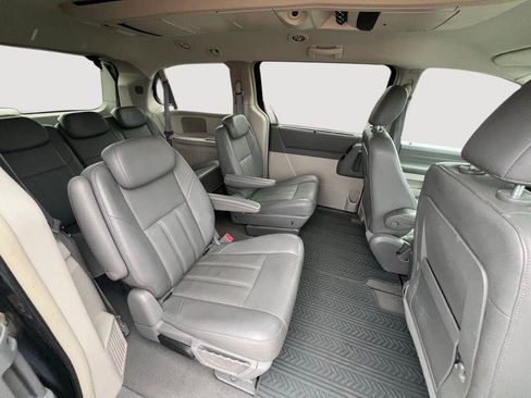 Used 2008 Chrysler Town & Country Touring image 24